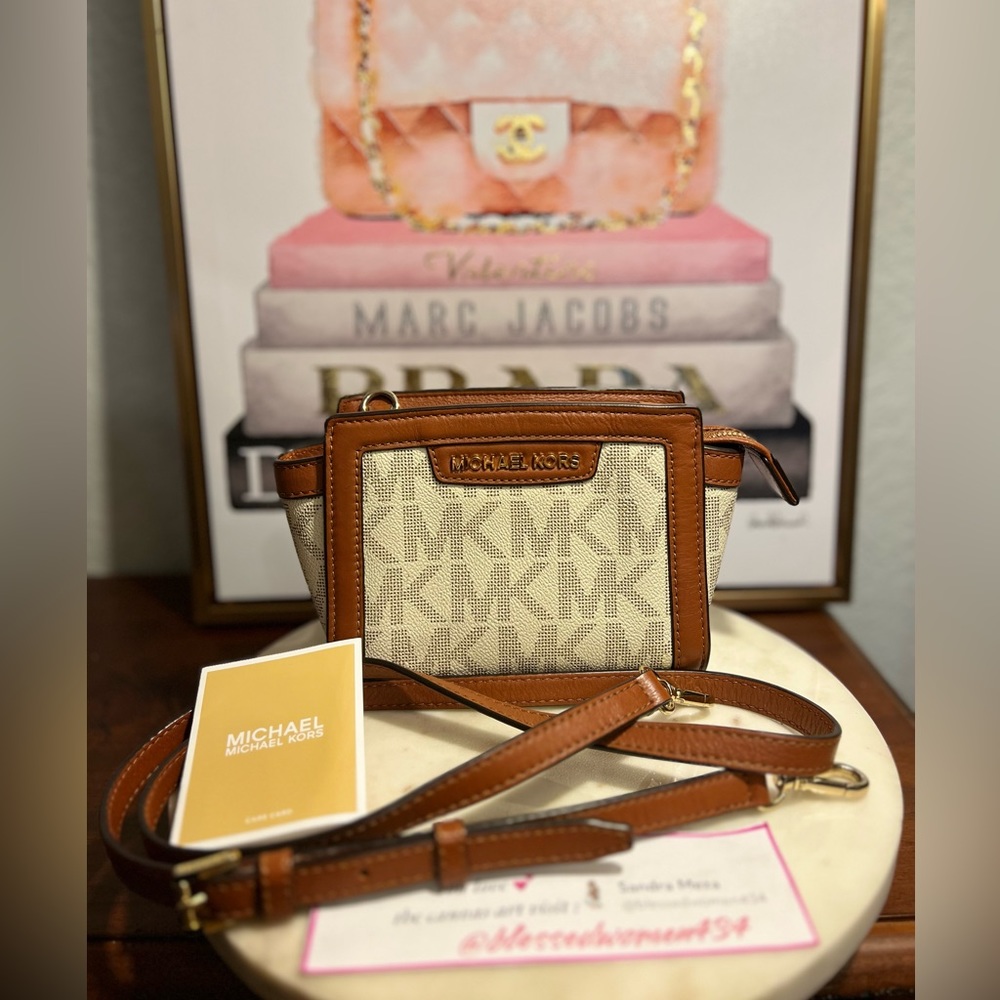 Michael Kors New with card care  Selma Mini Messenger Leather Crossbody Bag Logo